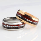 Men's stainless steel ring with arrow inlay in black and rose gold, detail close-up.
